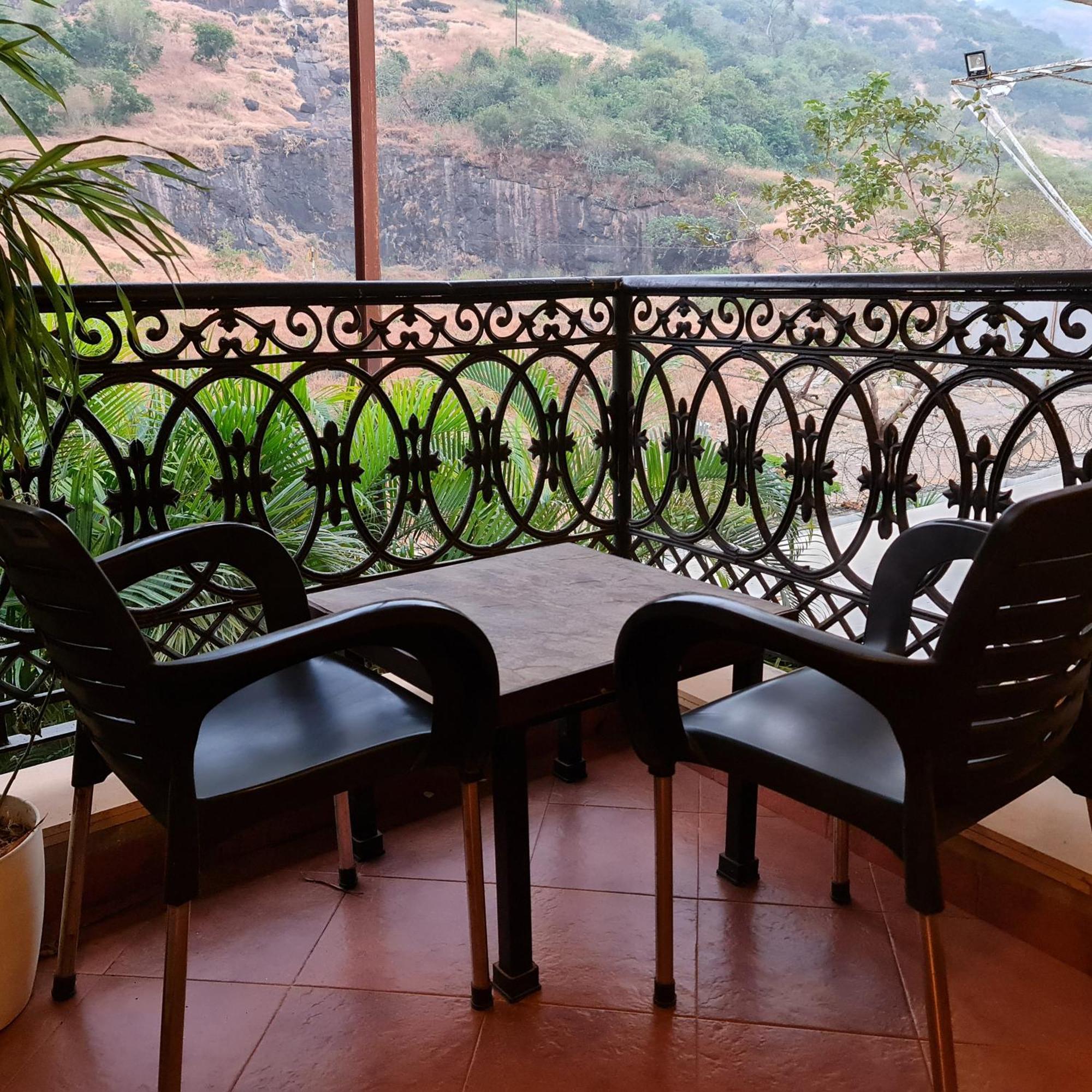 Hotel Misty Meadows, Lonavla Exterior foto