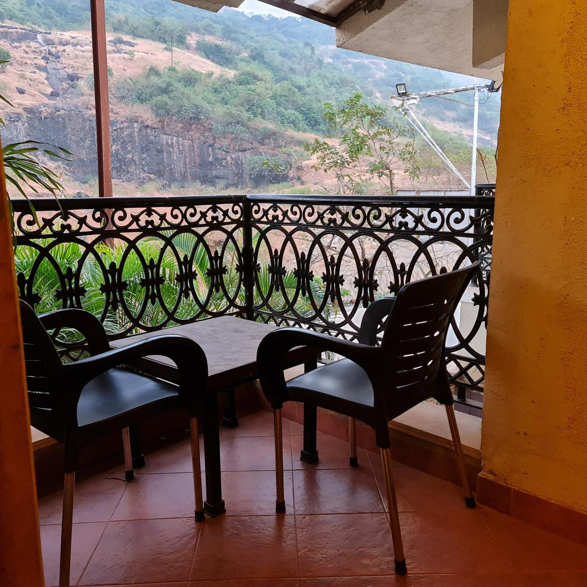 Hotel Misty Meadows, Lonavla Exterior foto